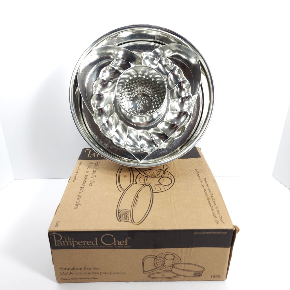 Pampered Chef Springform Pan Set #1540 Heart Bundt Cake Pans w Box